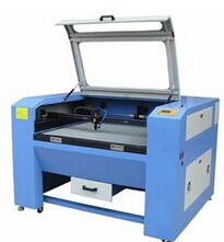 民升資訊：激光雕刻機(jī)在鞋業(yè)都有那些應(yīng)用你知道嗎？